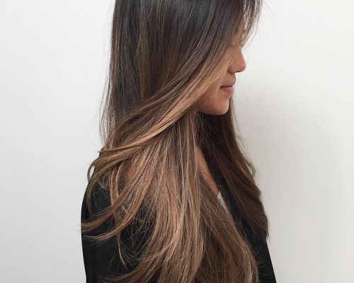 A multi-dimensional brunette hair look with balayage