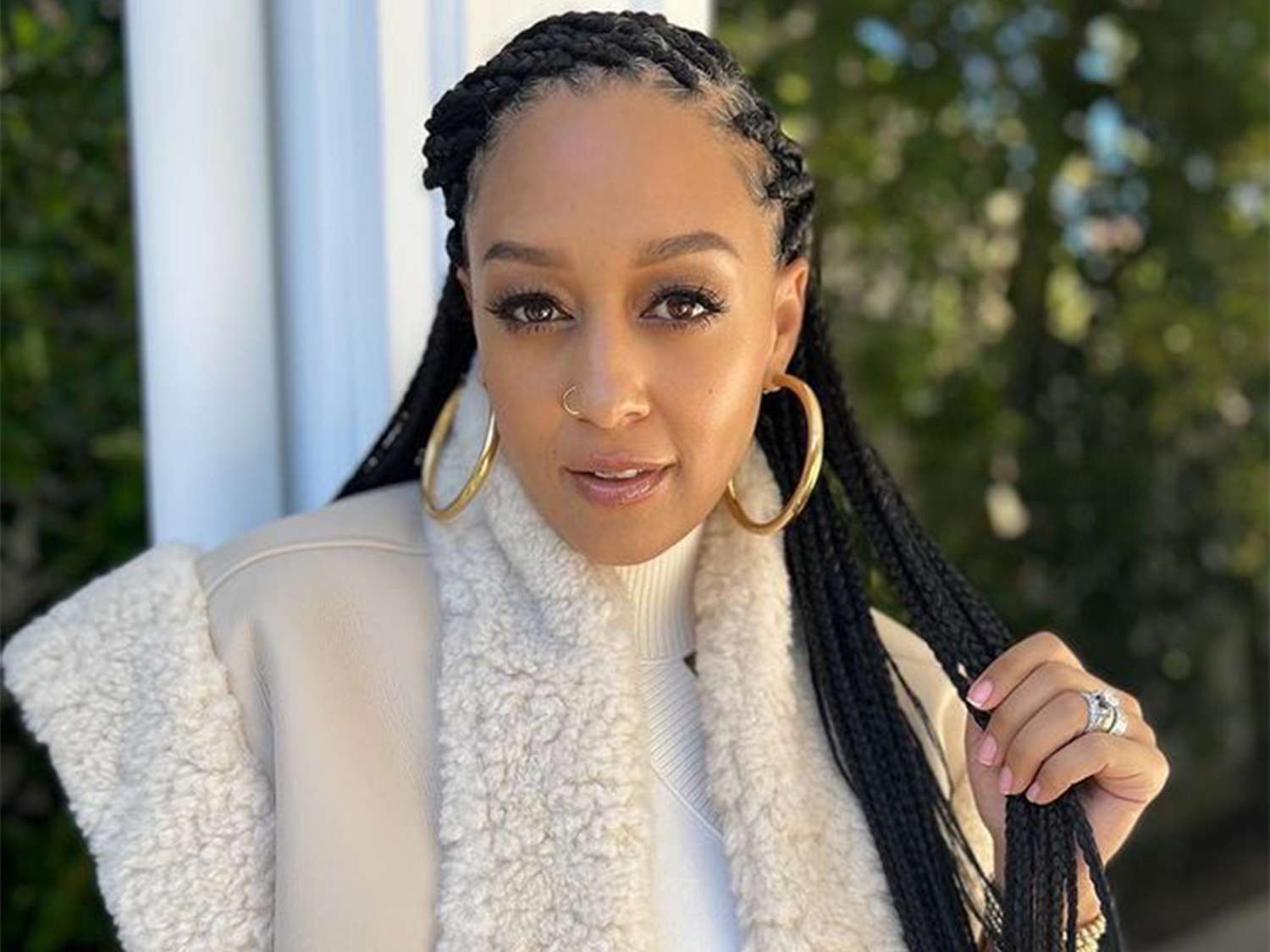 tia mowry wearing braids