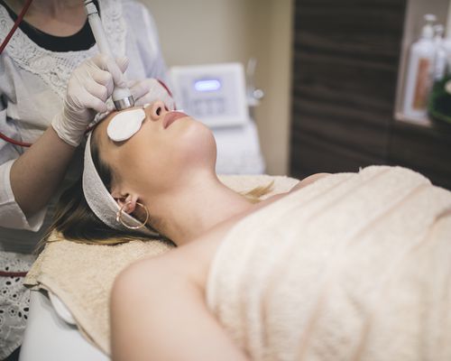 Woman getting an OxyGeneo facial