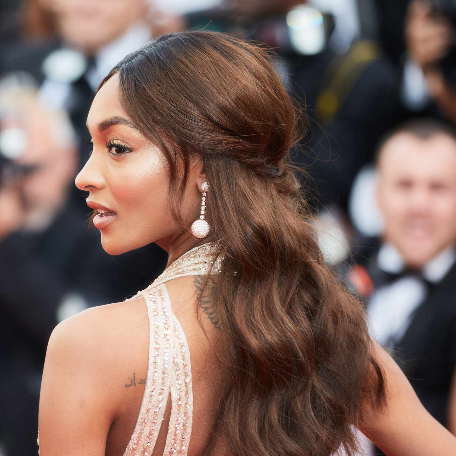 Jourdan Dunn with tawny highlights