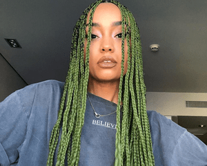 leigh anne pinnock with green braids