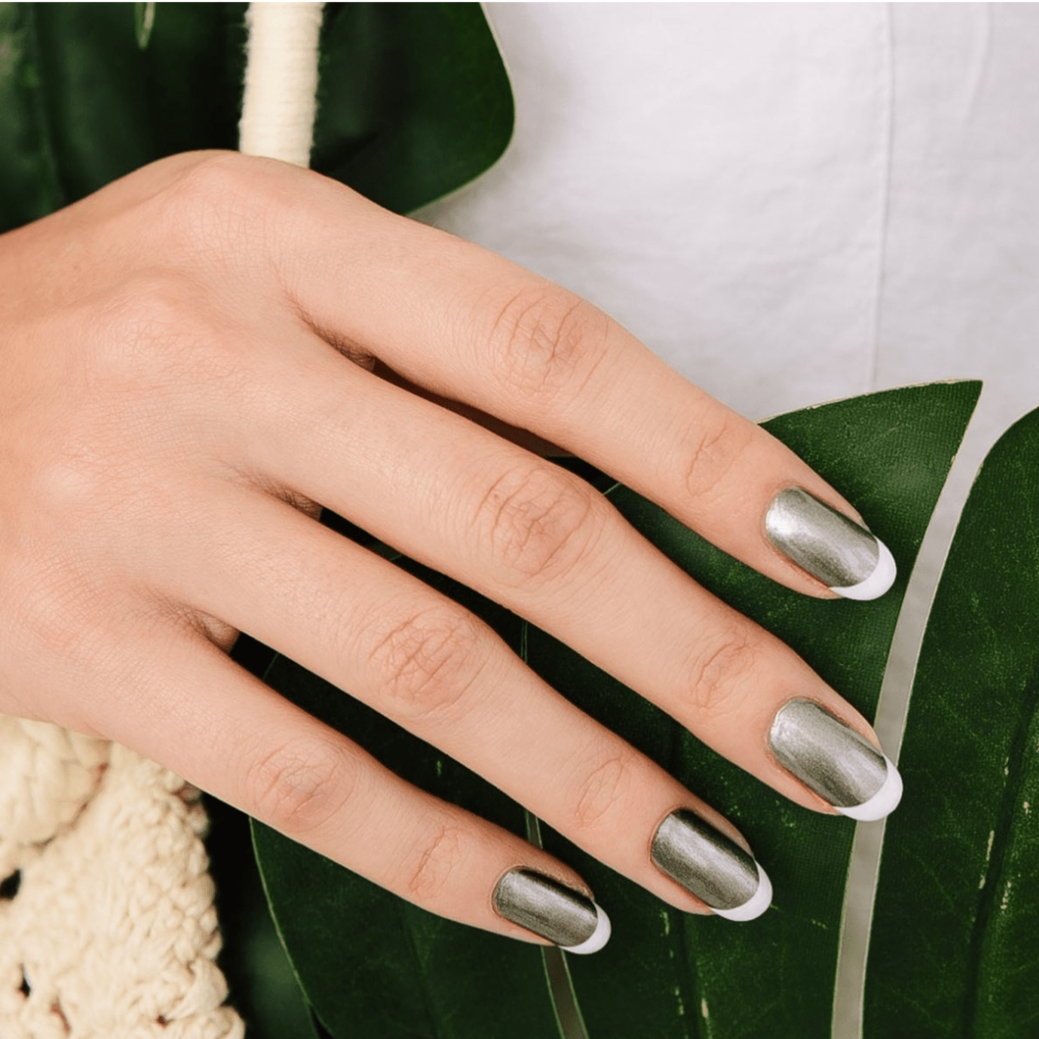 Frosted metallic nails