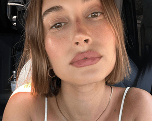 Hailey Bieber selfie