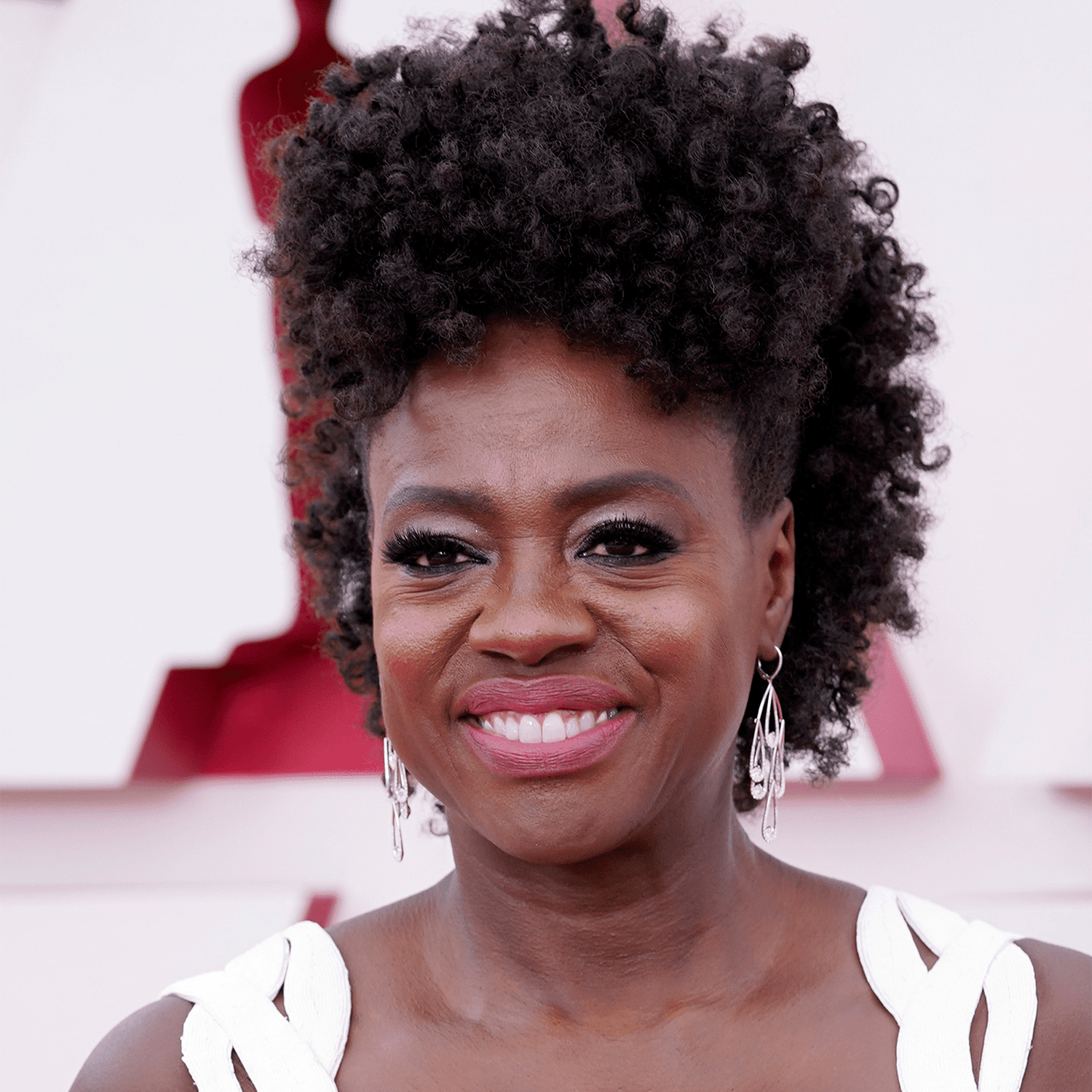 viola davis wearing curly faux hawk