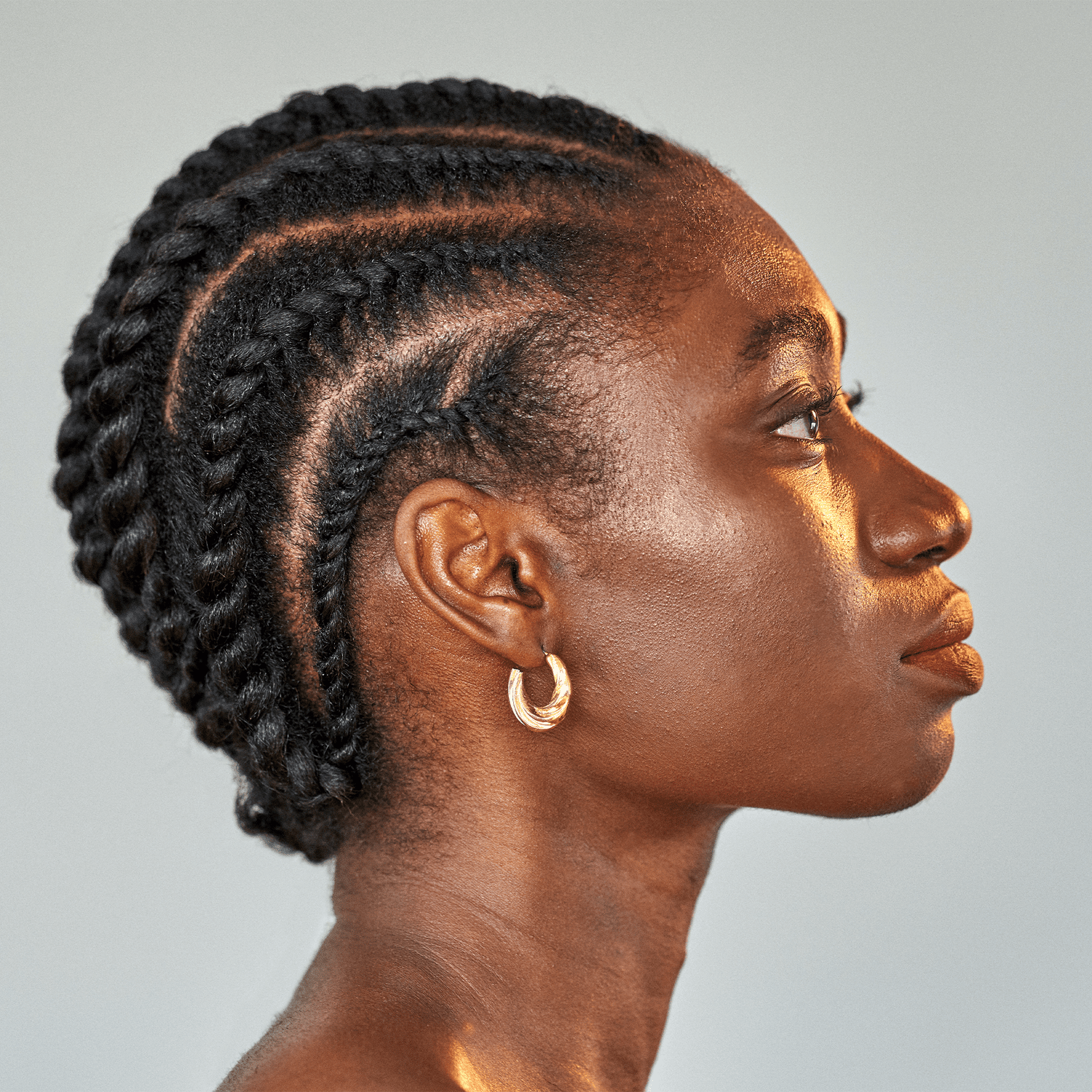 woman wearing flat twists