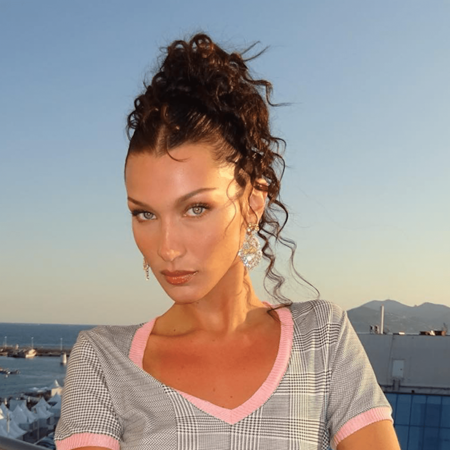 Bella Hadid with a high ponytail with curls