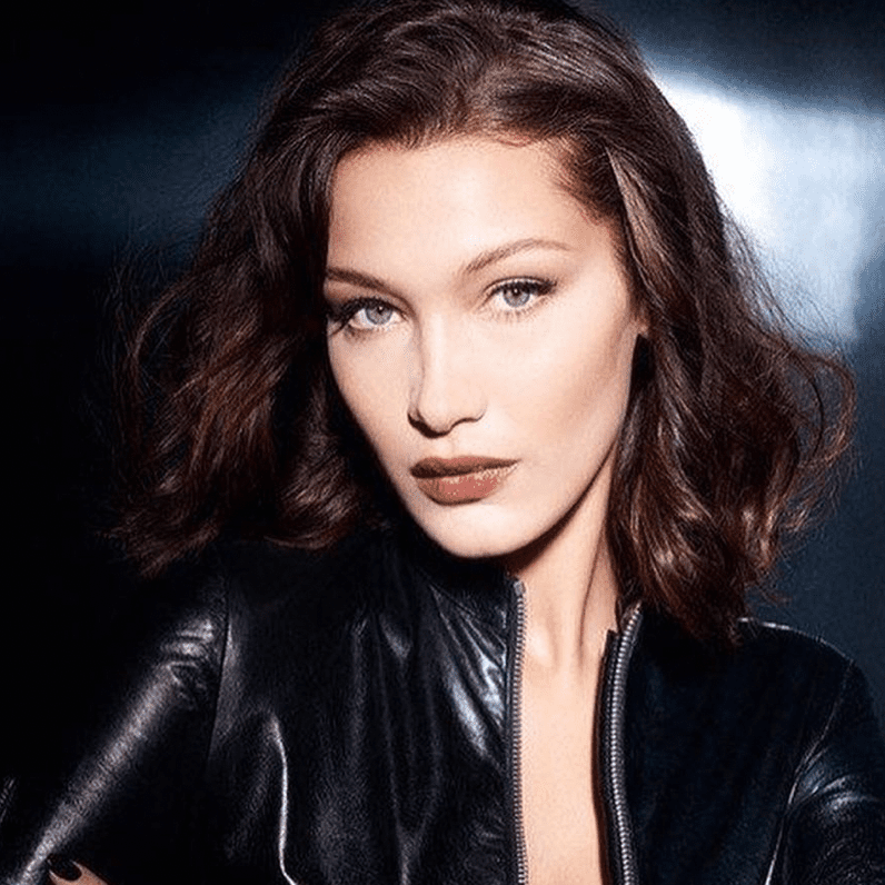 Bella Hadid with a loose lob